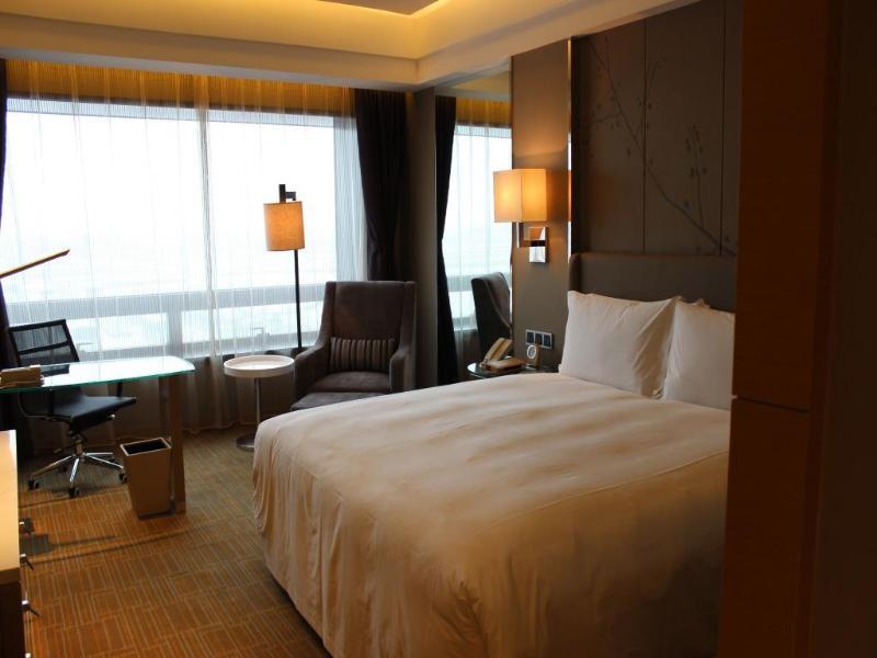 シャンハイ ホンキアオ エアポート ホテル エアーチャイナ 上海市 エクステリア 写真